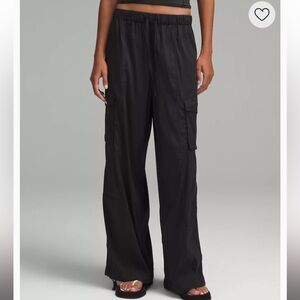 Lululemon lightweight adjustable cargo pants (XS)